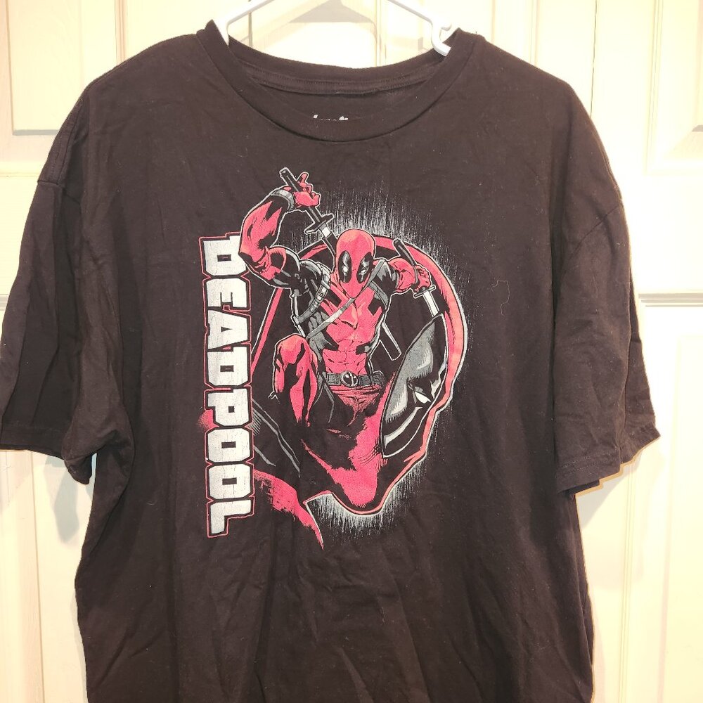 Pre-owned men's XXL black and red Deadpool short sleeve tee shirt